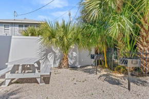 Studio 2 Double Beds Sleeps 4 Steps to beach
